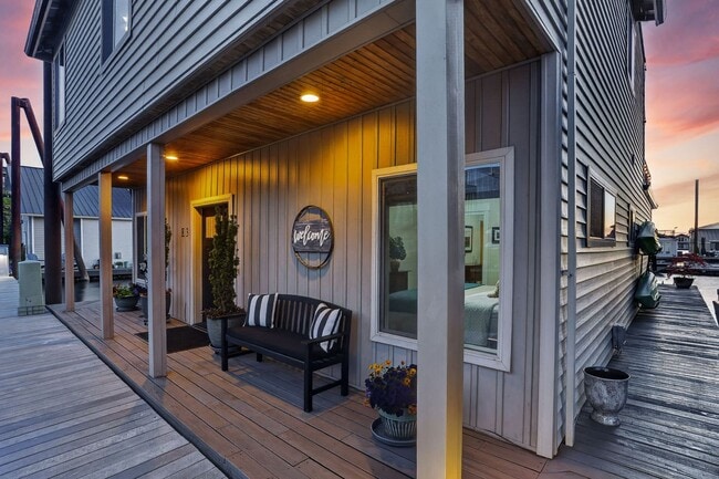 Building Photo - 18525 NE Marine Dr