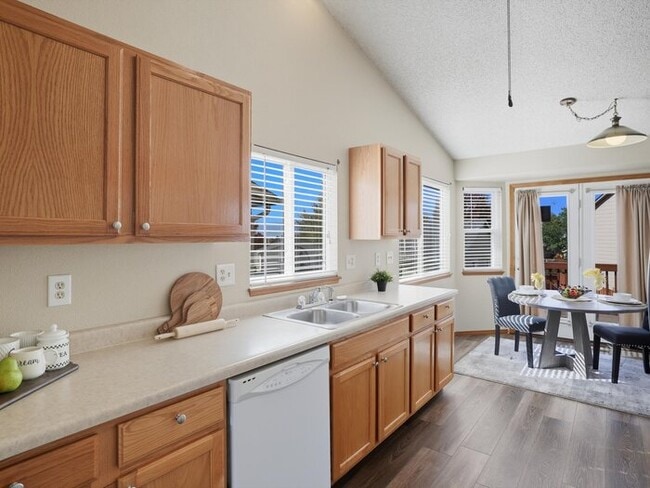 Building Photo - 418 Linda Vista Dr