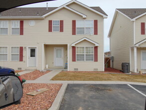 Building Photo - TWO STORY CONDO IN RIFLE!