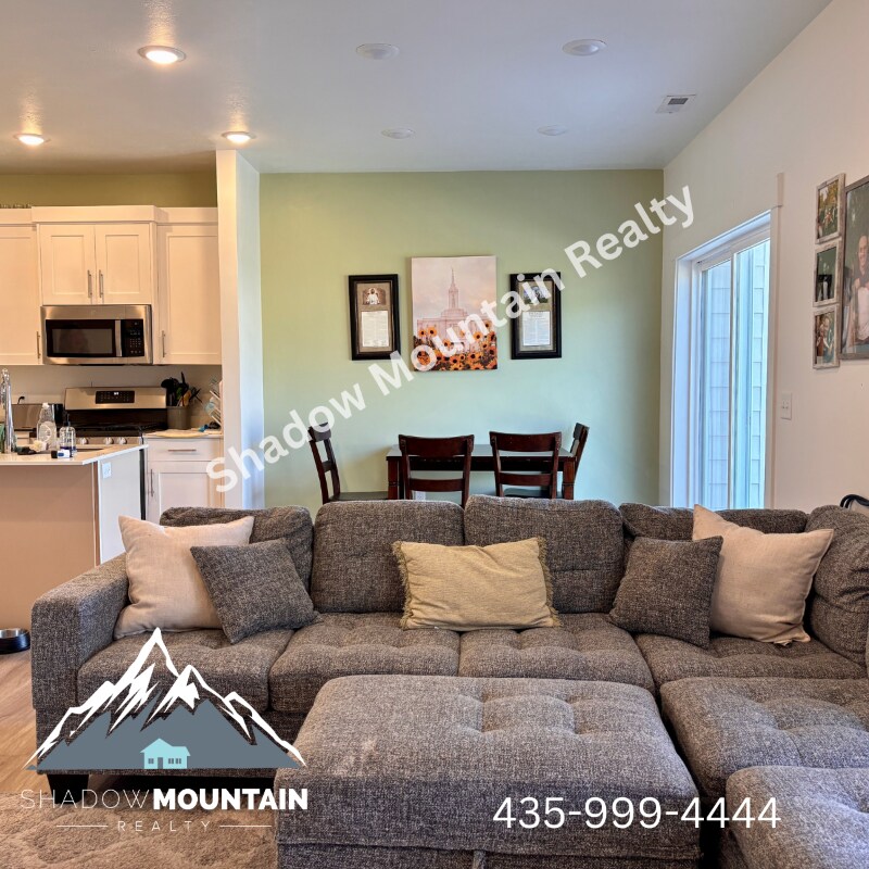 Building Photo - 3136 S 400 W