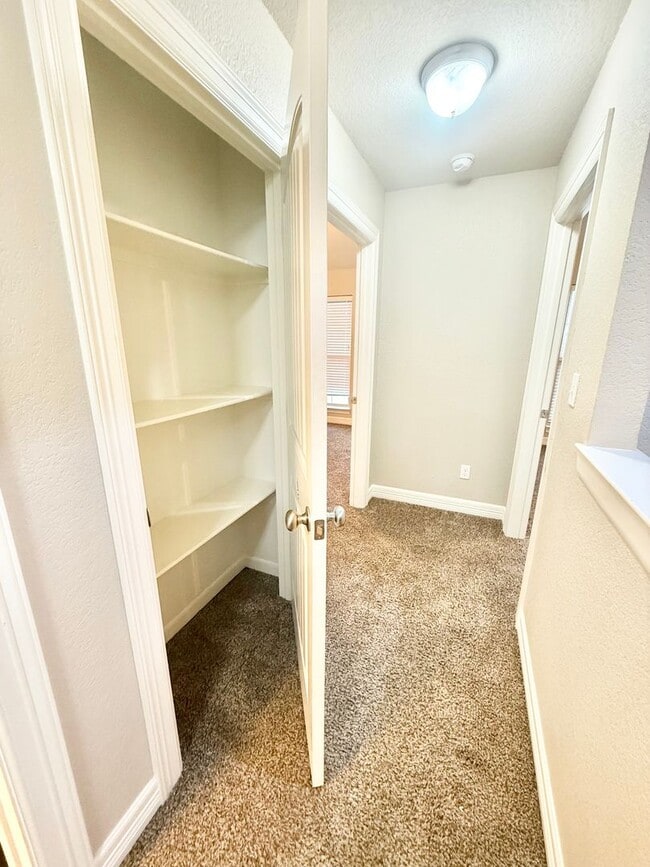 Building Photo - Luxury 3-bed, 2.5-bath!!