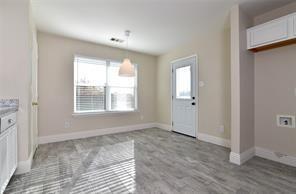 Building Photo - 321 S Chestnut St