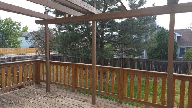 Building Photo - Tri-level home near Ft. Carson!!!