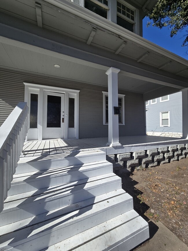 Building Photo - 305 N Pennsylvania Ave