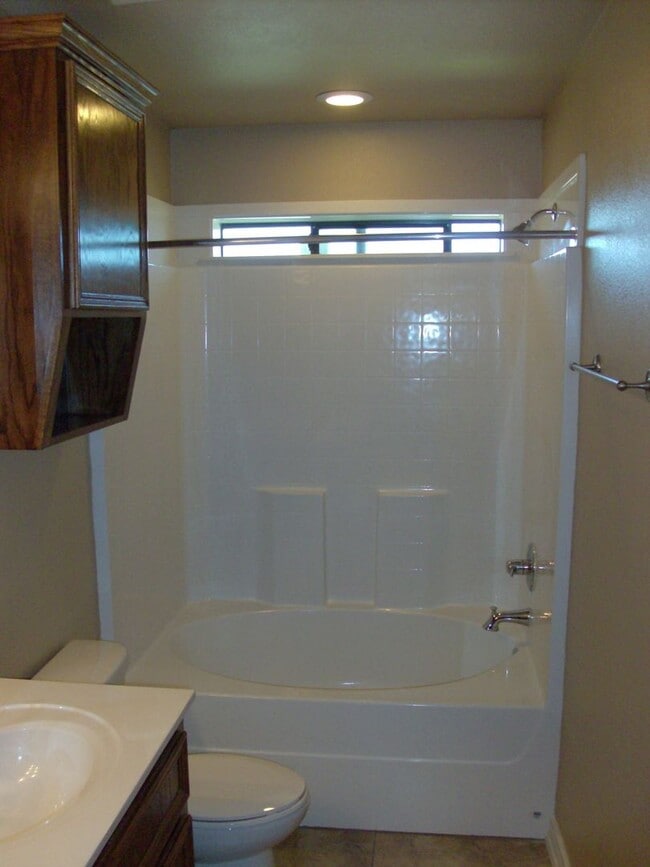 Building Photo - 3 Bedroom / 2 Bath Duplex off Clear Creek ...