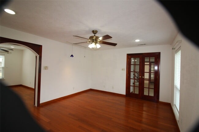 Building Photo - 458 Woodrail Dr