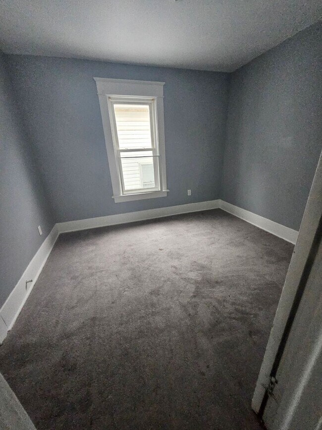 Building Photo - 1123 E 24th St