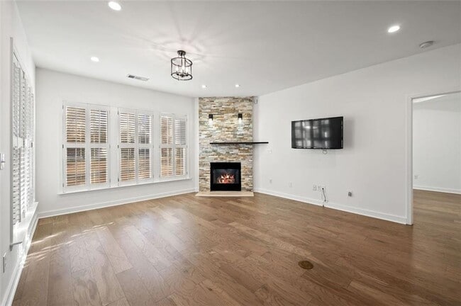 Building Photo - 4090 Prince Charles Dr