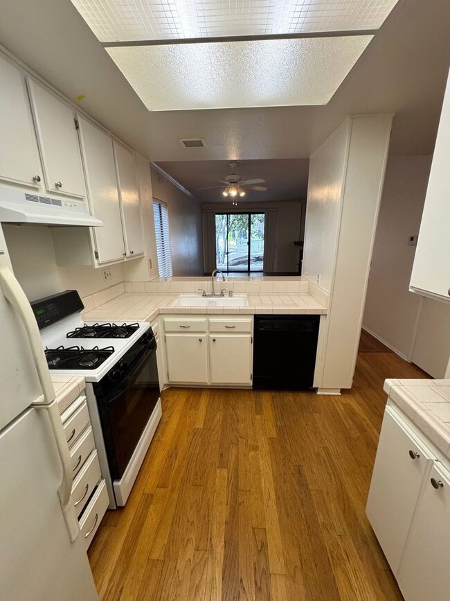 Building Photo - Sycamore Creek Community in Central Camarillo!