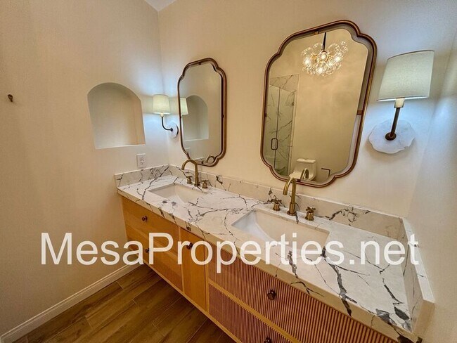Building Photo - 9754 Willow Wood Dr