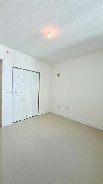 Building Photo - 1755 E Hallandale Beach Blvd