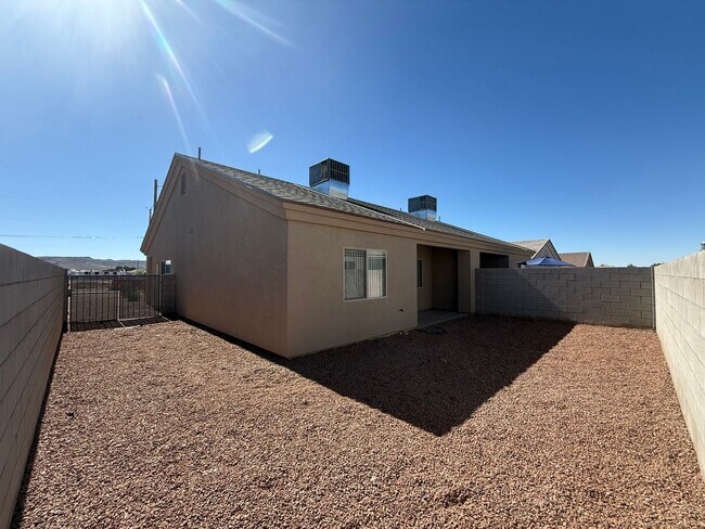 Building Photo - 3530 N Irving St