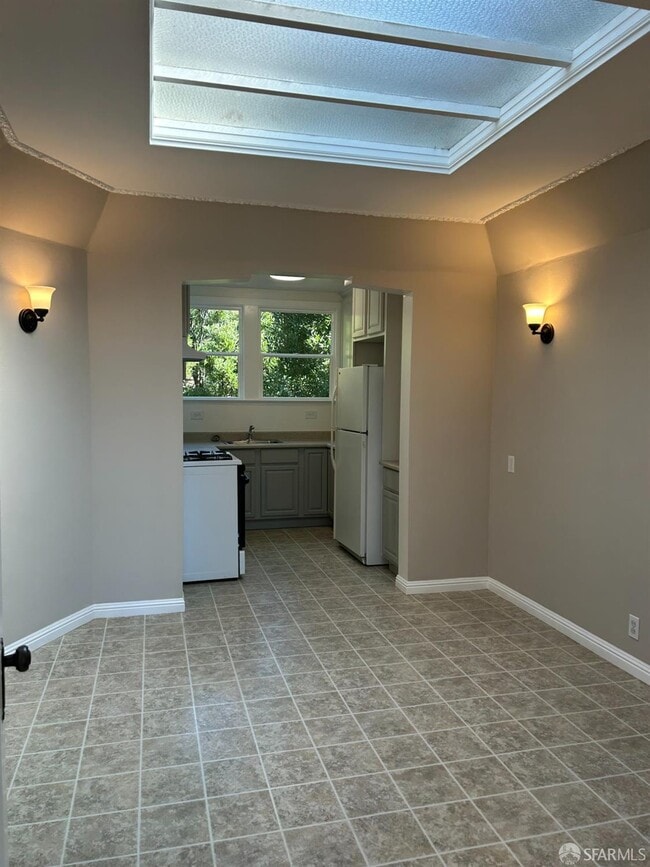 Building Photo - 242 Bright St