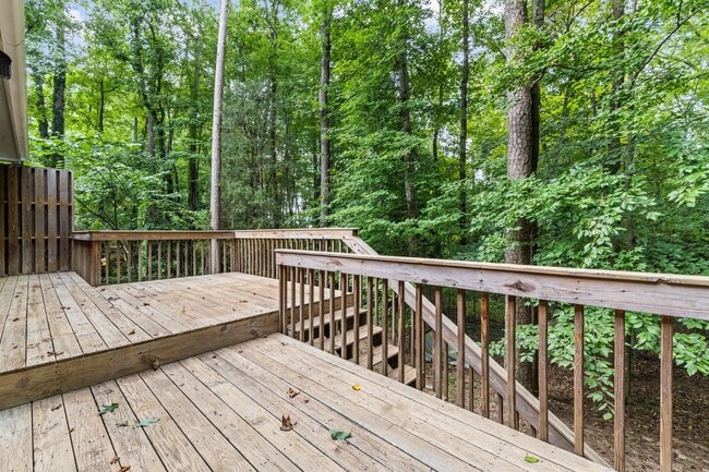 Building Photo - AVAILABLE NOW - Updated 2 Bedroom Duplex w...