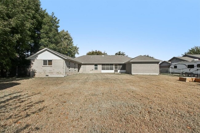 Building Photo - 10516 NW 16th St