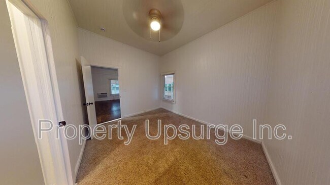 Building Photo - 648 Reeds Ave