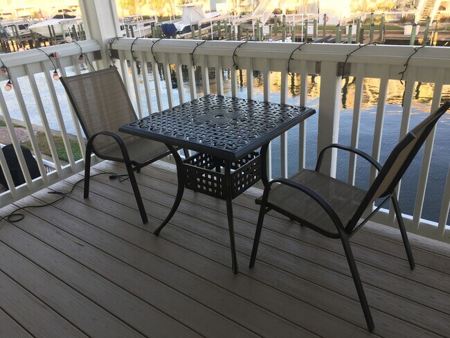 Building Photo - 5132 Beach Dr SE