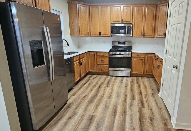 Building Photo - Bright & Spacious Home in Fredericksburg!