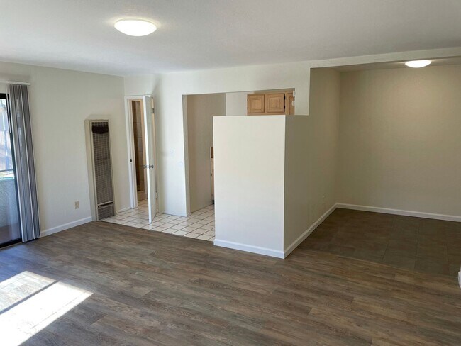 Building Photo - Large Upstairs Studio with Utilities Paid
