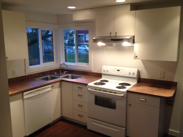 kitchen - 201 W Lawrence St