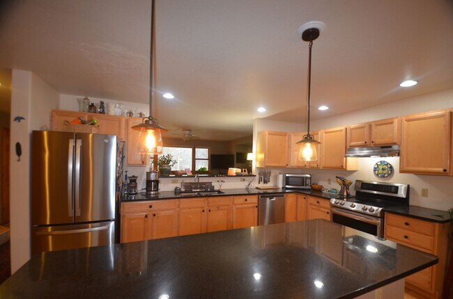 Building Photo - Placer Valley! 3bed/2.5 bath! Garage! 20 m...
