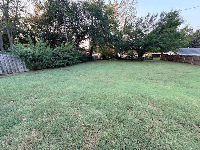 Building Photo - 3137 Bermuda Ln