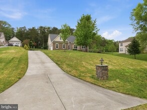 Building Photo - 42240 Hiddenwood Ln