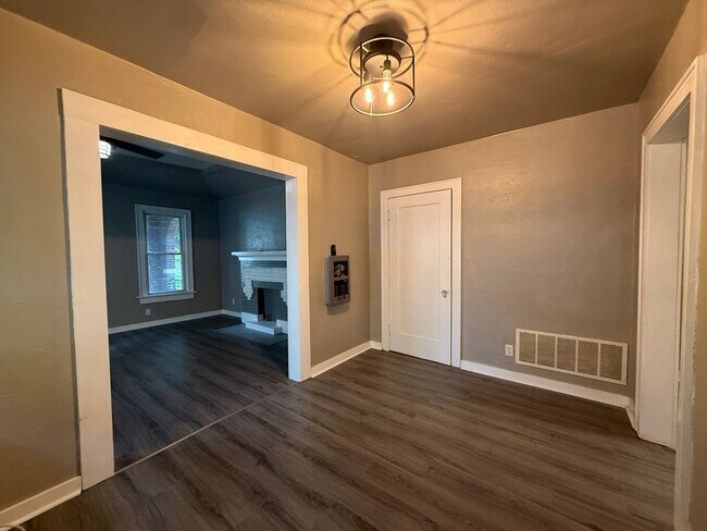 Building Photo - 2434 NW 12th - Duplex