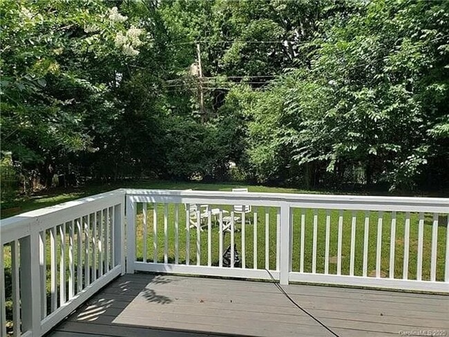 Building Photo - Beautiful 3 Bedroom single family home in ...