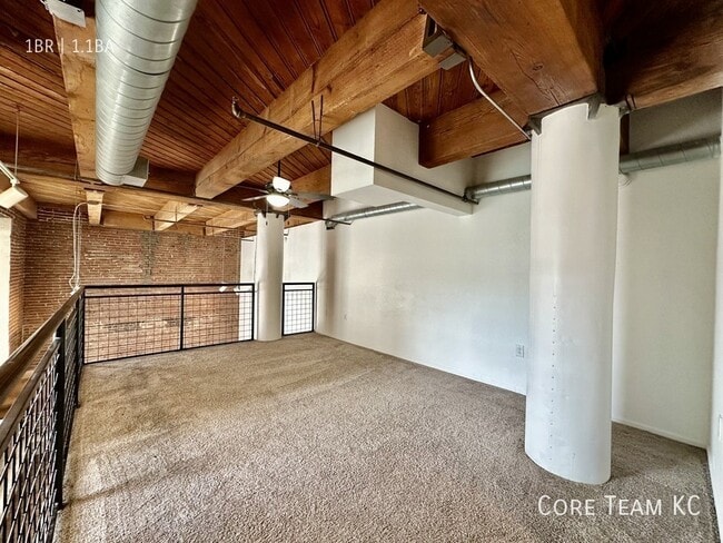 Building Photo - 202 W 5th St