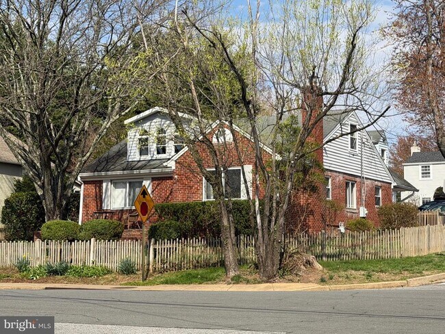 Building Photo - 2101 N Nottingham St