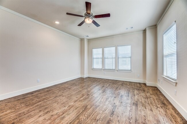 Building Photo - 4316 Hartford St