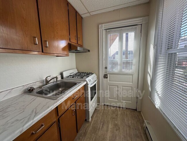 Building Photo - 342 N Mulberry St