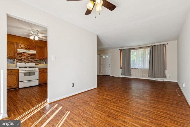 Building Photo - 3201 Marquis Dr