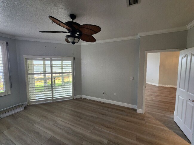 Building Photo - Bouchelle Island 2 Bedroom 2 Bath Condo