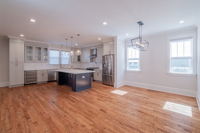 Building Photo - 1005 State St