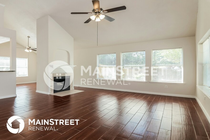 Building Photo - 4602 Lee Hutson Ln