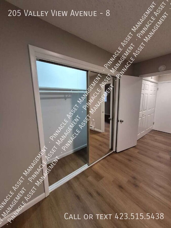 Building Photo - 205 Valley View Ave