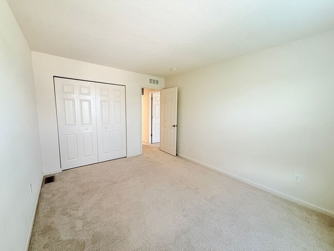 Building Photo - 2513 Shadow Bend Dr
