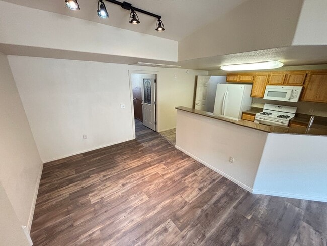 Building Photo - Fantastic 2Bed/2Bath Condo in Southwest Area