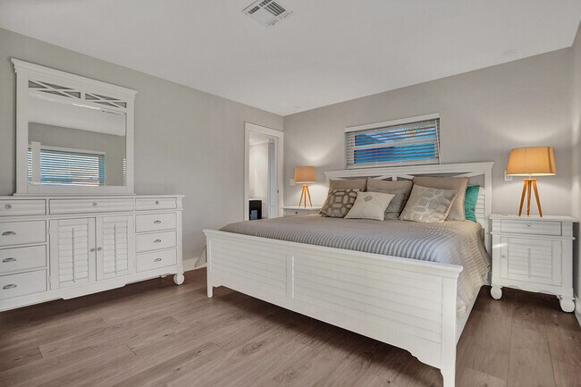 Building Photo - 620 W Palmetto Park Rd