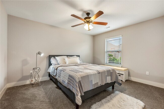 Building Photo - 1221 Stoneybrook Ln