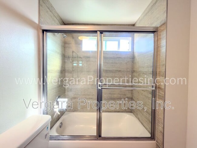 Building Photo - 18012 Manhattan Pl