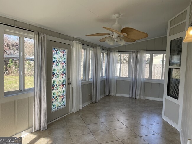 Building Photo - 403 Fairfield Ct