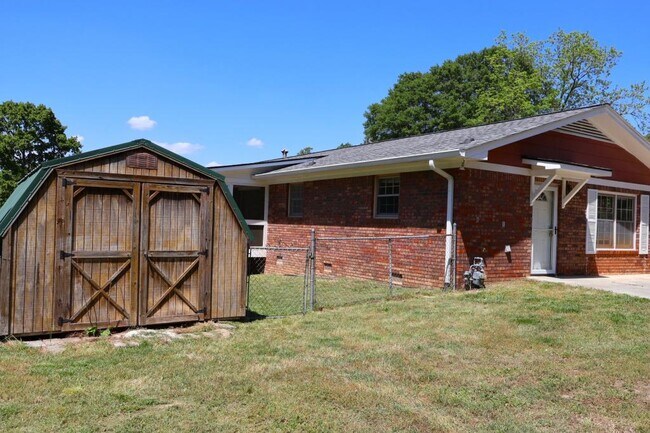 Building Photo - 3054 Poplar Springs Church Rd