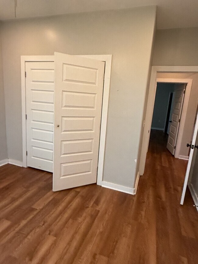 Building Photo - 430 Schmidt Rd