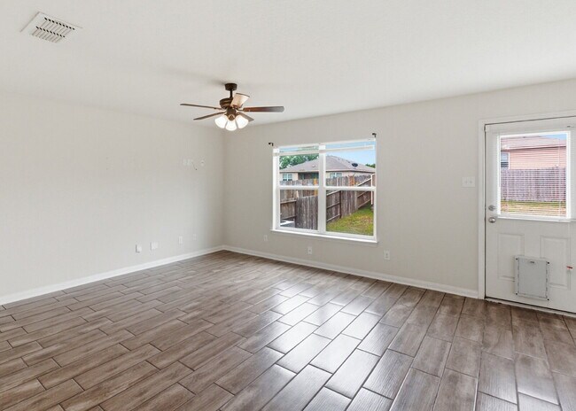 Building Photo - Charming 3-bedroom, 2-bath home located in the gated community of Southern Hills!