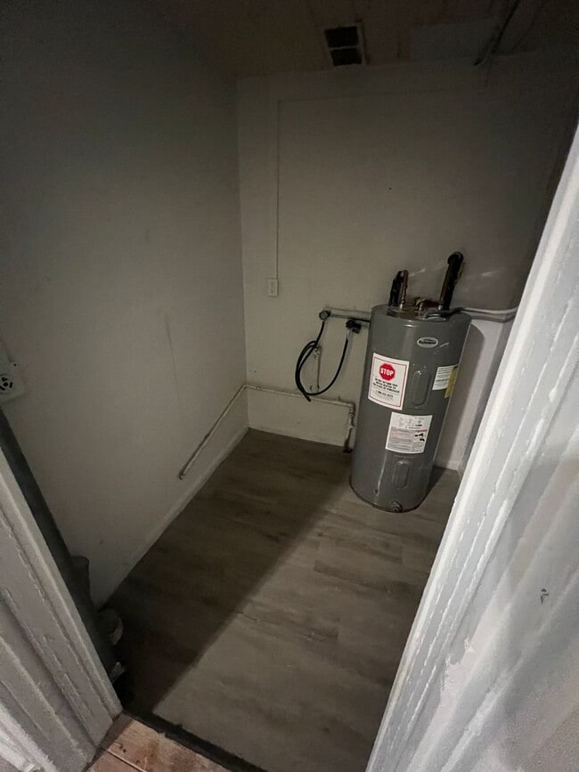 Building Photo - 3 bedroom 2 Bath $875