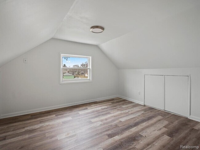 Building Photo - 1324 E Hayes Ave
