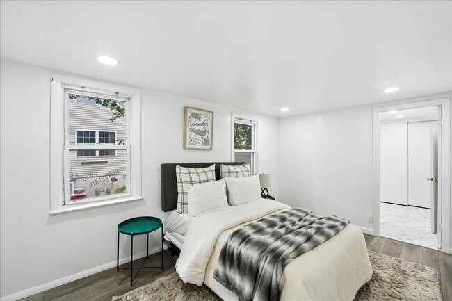 Building Photo - 283 Griffith St